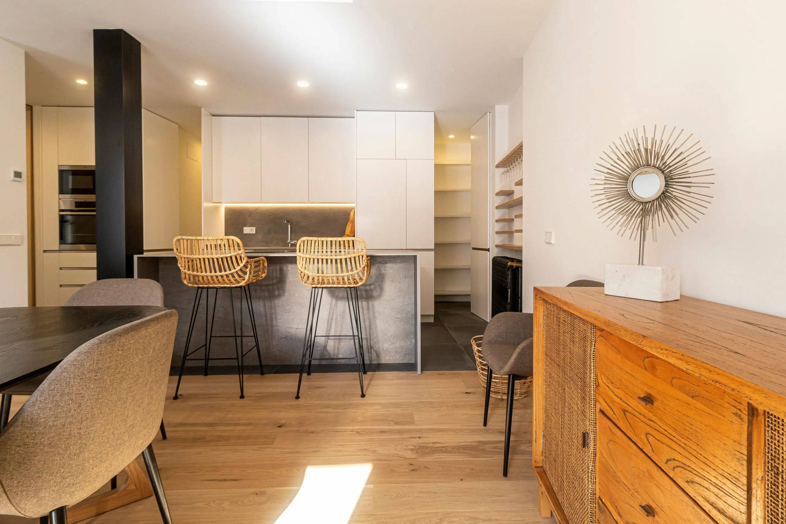 Cómo posicionar una tienda de mobiliario e interiorismo en la era de Google y la IA