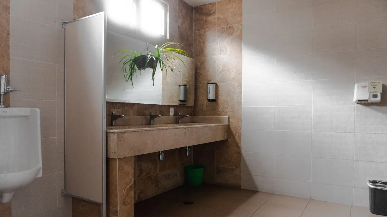 Web corporativa o tienda online: ¿qué necesita realmente una empresa del sector baño?